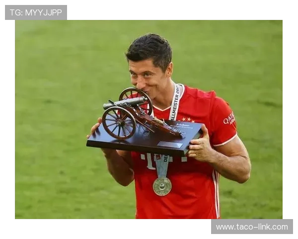 莱万多夫斯基国家队出场达成里程碑，表现稳健持续提升