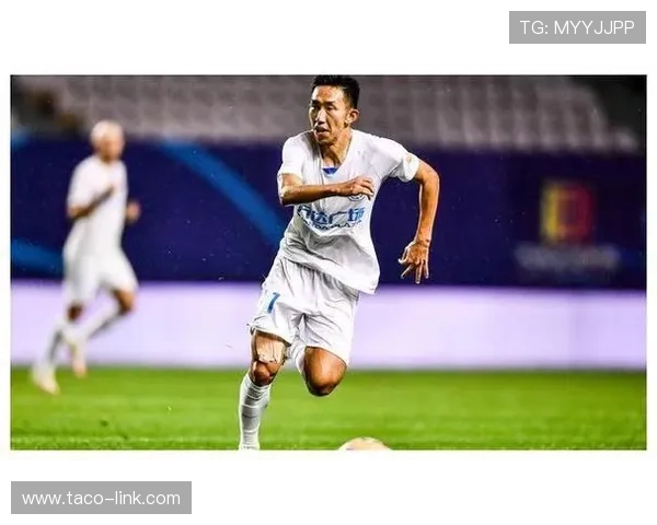 热那亚边路进攻表现稳健，战术执行持续提升