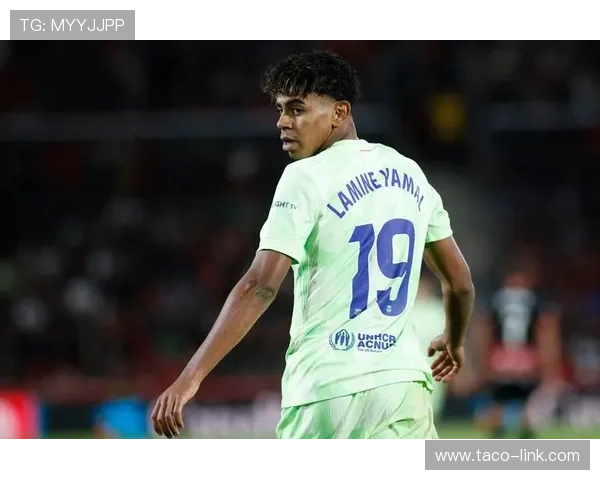 拉菲尼亚在巴萨争议不断的战术角色与表现解析 拉菲尼亚在巴萨争议不断的战术角色与表现解析